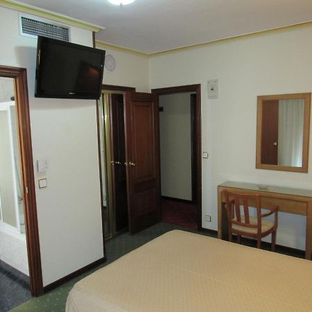 Hotel Virgen Del Camino Pontevedra Room photo